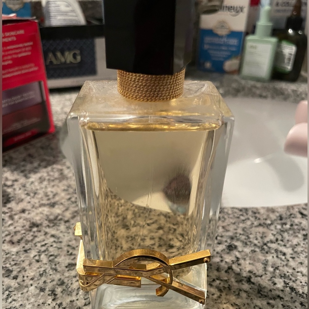 Ysl Libra perfume unfortunately allergic :( it smells amazing!